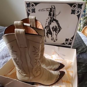 Nocona Boots - size 7 , toe 6 and height 11"